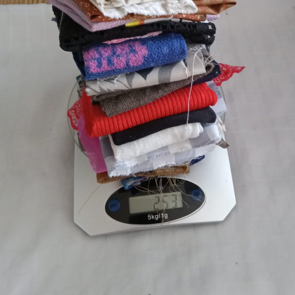 L) Want to renew your fabric stash for your creative projects? +1/2 lb fabrics